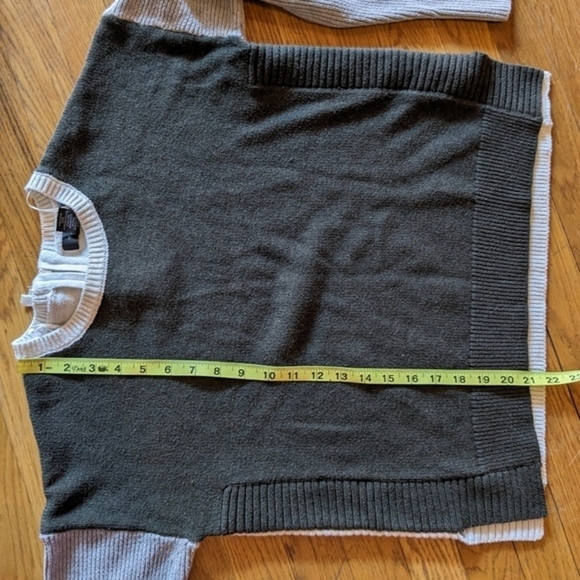 Tahari Medium Knit Color‎ Block Knit Sweater w/ Zipper Close on Back - Picture 9 of 10